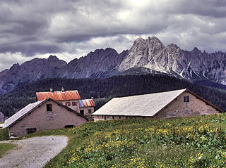 la Casera Razzo, in vista del gruppo Tudaio-Brentoni